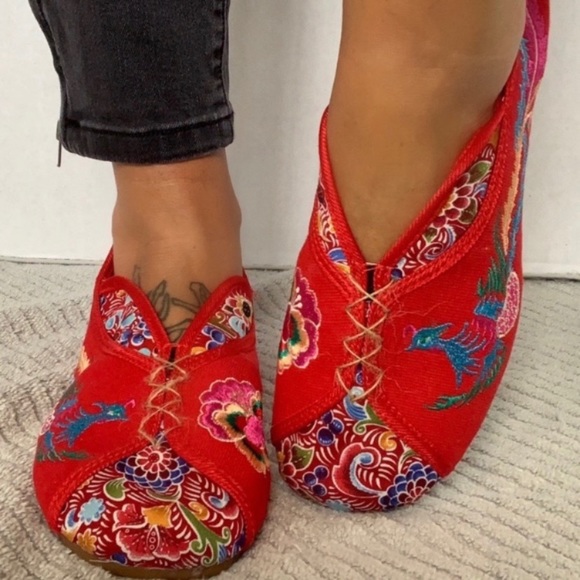 Buxiuyuan Floral Embroidered Oriental Slipper Flat - Picture 1 of 9